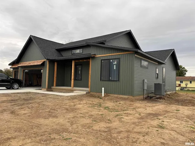 $464,900 | 1819 Zara, Clinton, IA 52732