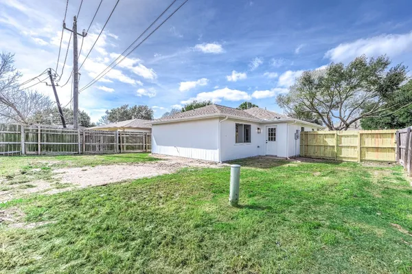 $1,800 | 5130 Riverwood Drive, Richmond, TX 77469