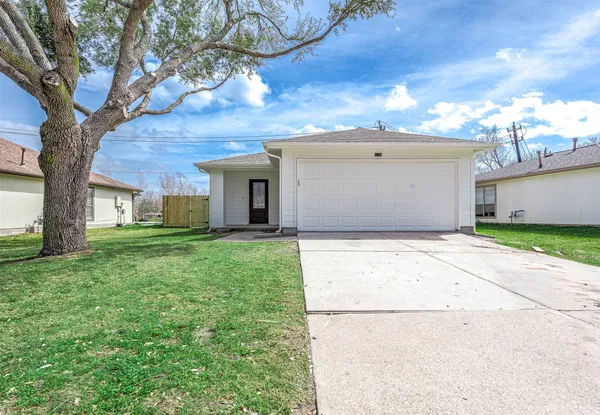 $1,800 | 5130 Riverwood Drive, Richmond, TX 77469