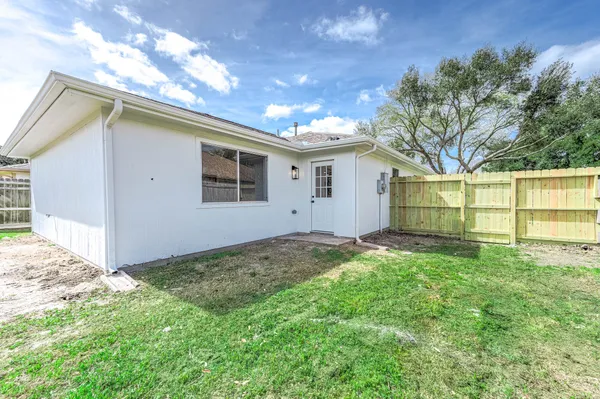 $1,800 | 5130 Riverwood Drive, Richmond, TX 77469