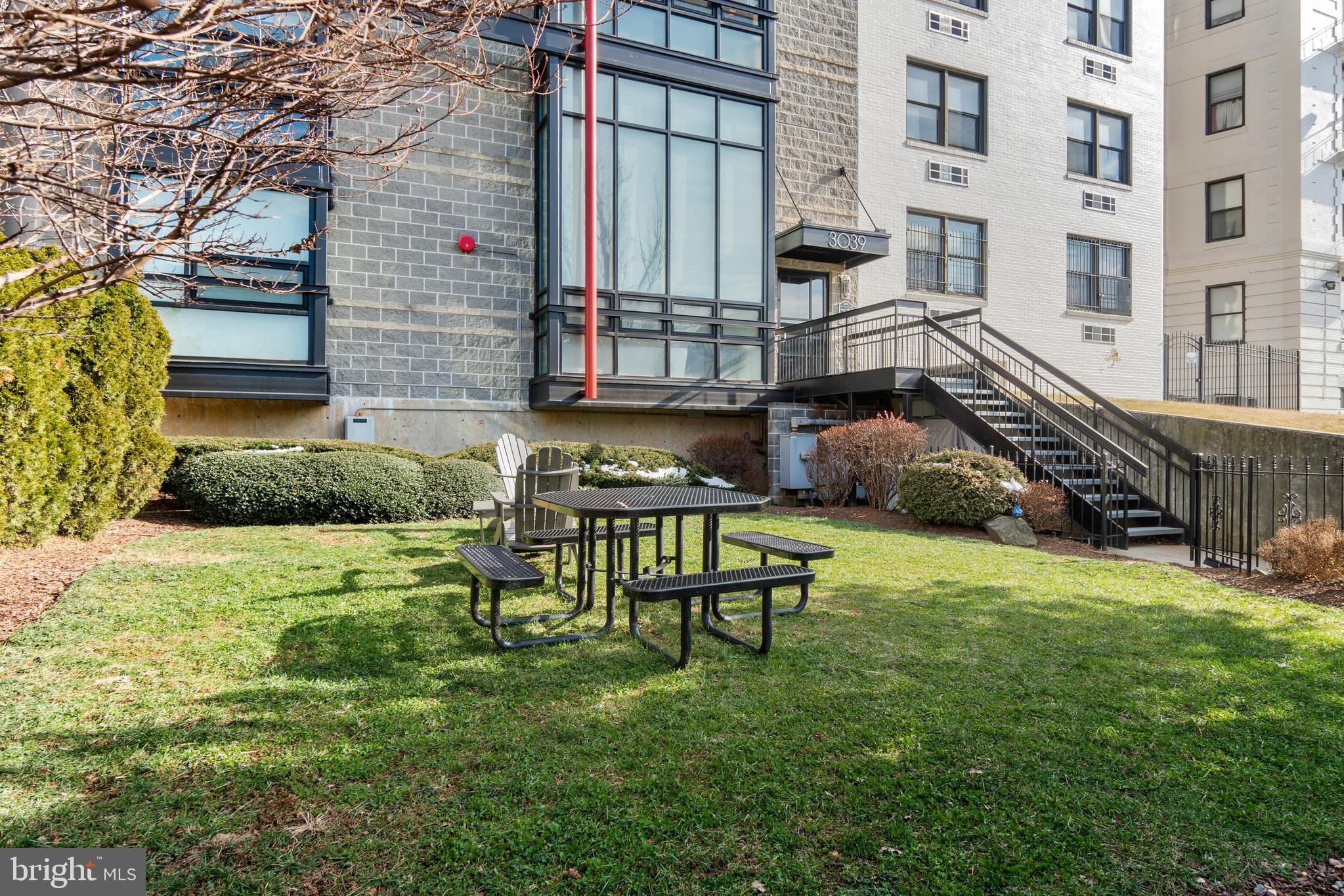 3039 16th Street Northwest, Unit 401 Washington, DC 20009 - Photo 25 of 25 Shared outdoor space