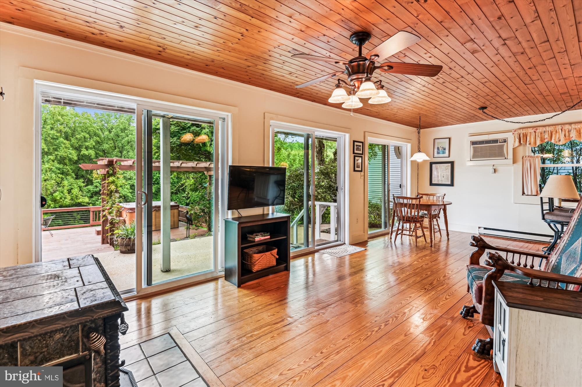 4441 Solomons Island Road Harwood, MD 20776 - Photo 20 of 87 a view of a livingroom with furniture window and wooden floor