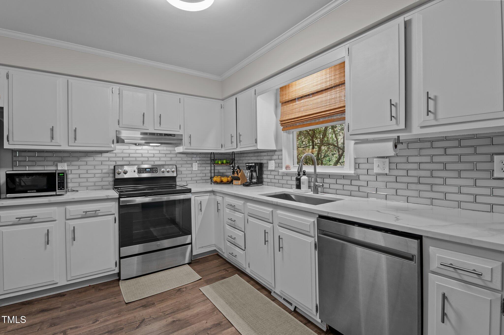 5905-5907 Applewood Lane Raleigh, NC 27609 - Photo 6 of 41 42-web-or-mls-DSC_8134