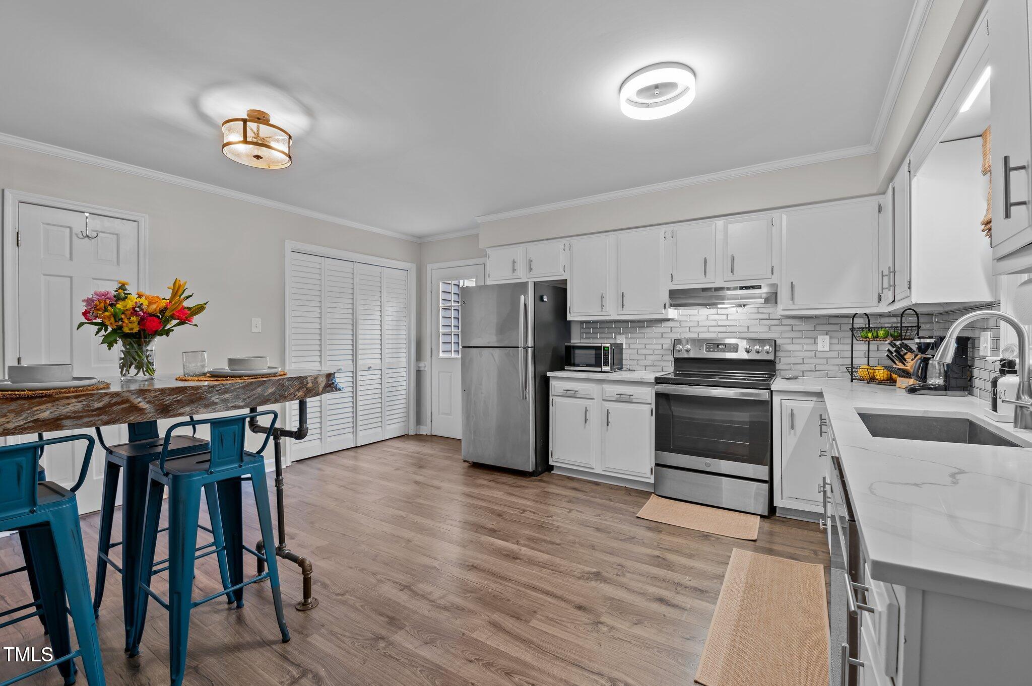 5905-5907 Applewood Lane Raleigh, NC 27609 - Photo 7 of 41 41-web-or-mls-DSC_8131