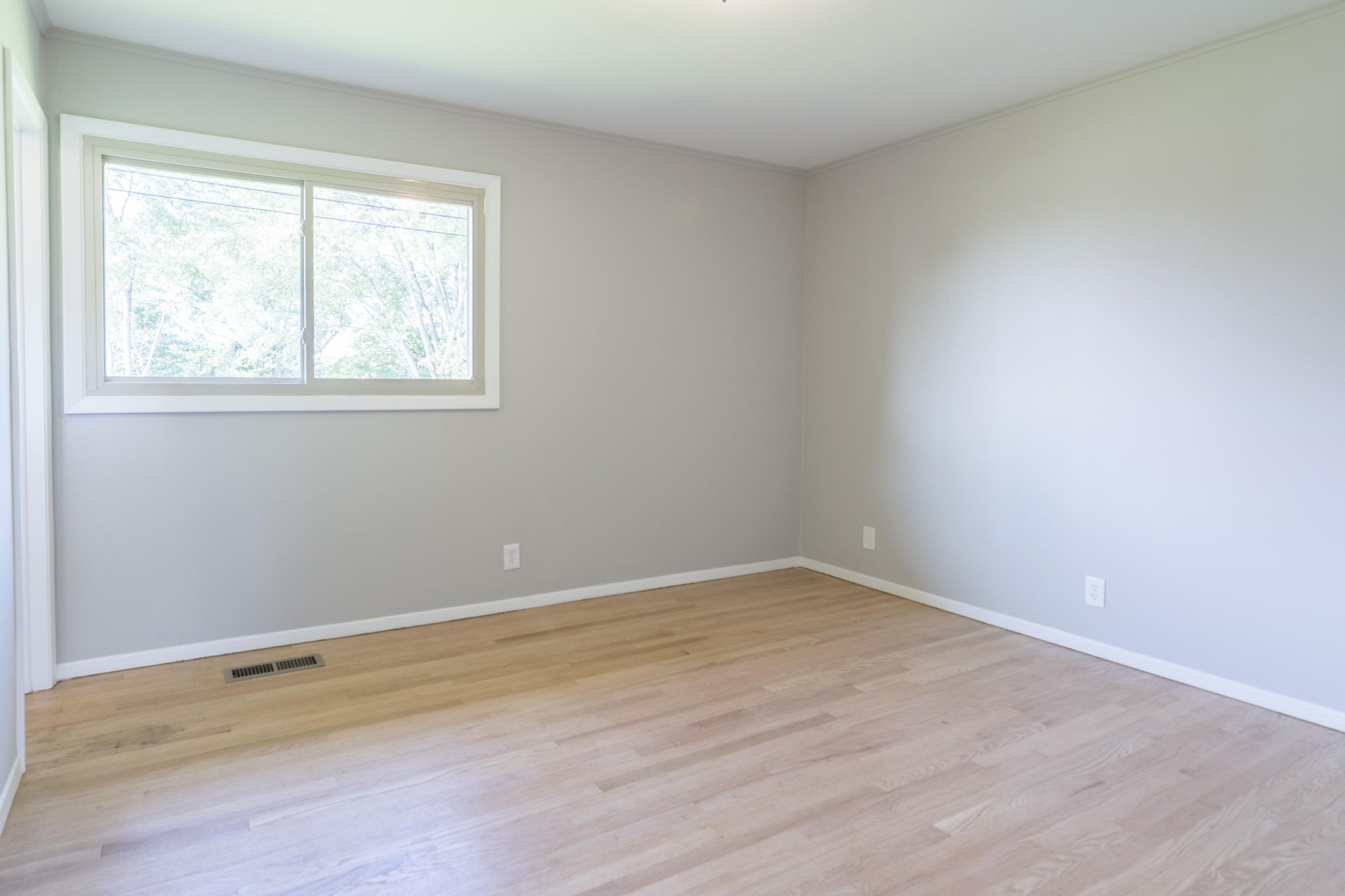 4309 Royalview Road Knoxville, TN 37921 - Photo 21 of 29 an empty room with a window