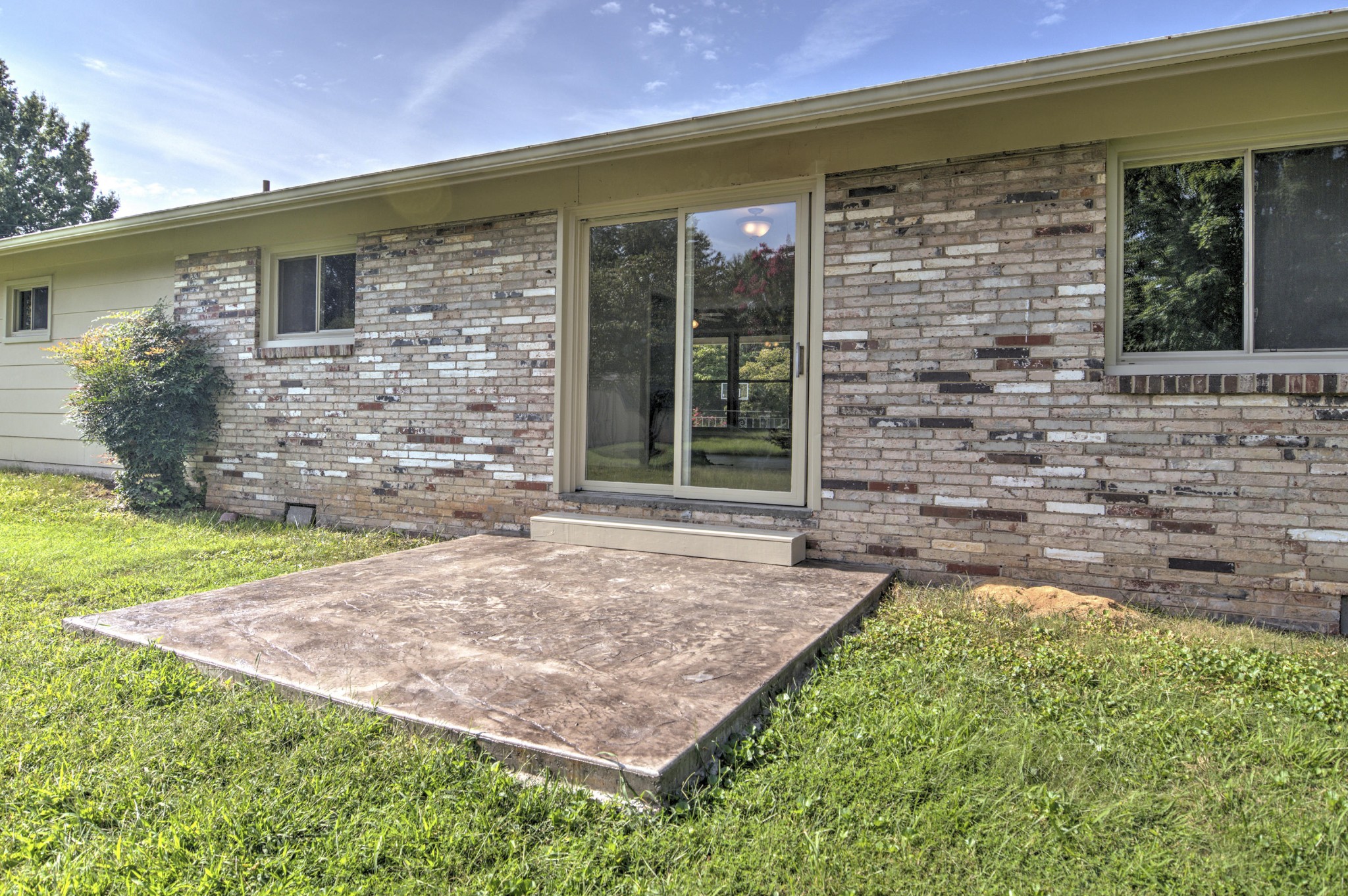 4309 Royalview Road Knoxville, TN 37921 - Photo 27 of 29 front view of a house with a yard