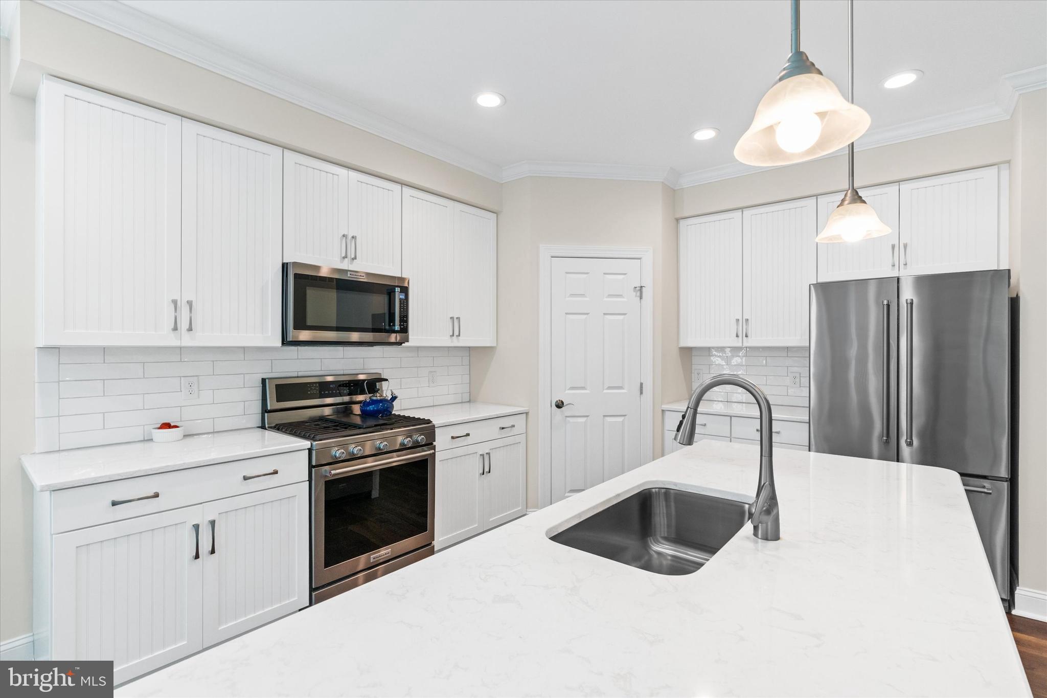 102 Rittenhouse Drive Dover, DE 19904 - Photo 14 of 41 Gas Stove, Quartz, Pantry, Upgraded Cabinets