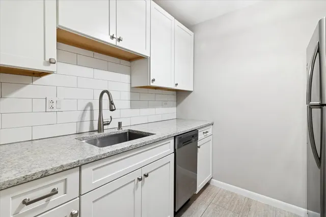 $159,000 | 620 Mesa Drive, Unit 310, Hoffman Estates, IL 60169