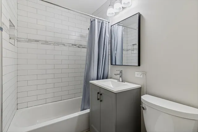 $159,000 | 620 Mesa Drive, Unit 310, Hoffman Estates, IL 60169