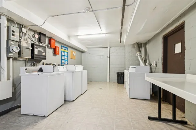 $159,000 | 620 Mesa Drive, Unit 310, Hoffman Estates, IL 60169