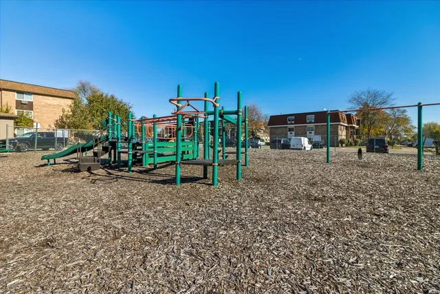 $159,000 | 620 Mesa Drive, Unit 310, Hoffman Estates, IL 60169