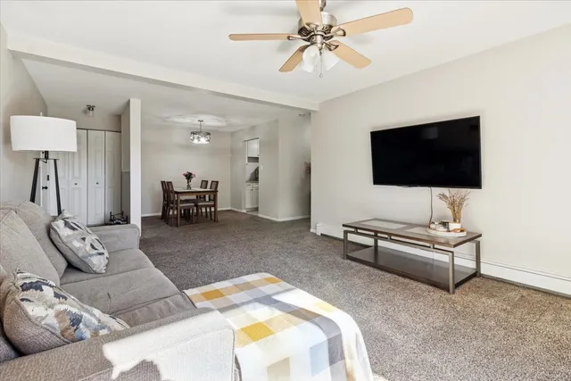 $159,000 | 620 Mesa Drive, Unit 310, Hoffman Estates, IL 60169