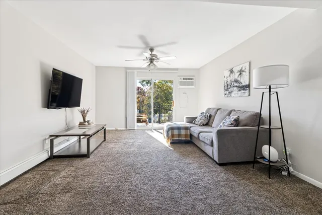 $159,000 | 620 Mesa Drive, Unit 310, Hoffman Estates, IL 60169