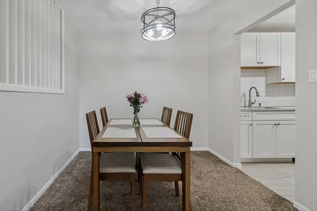 $159,000 | 620 Mesa Drive, Unit 310, Hoffman Estates, IL 60169