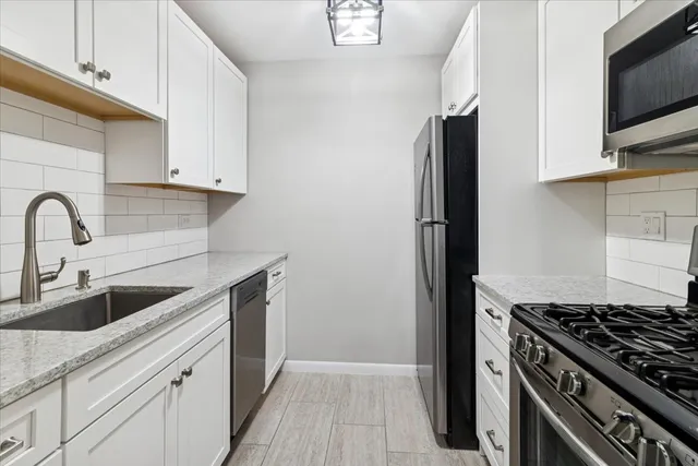 $159,000 | 620 Mesa Drive, Unit 310, Hoffman Estates, IL 60169