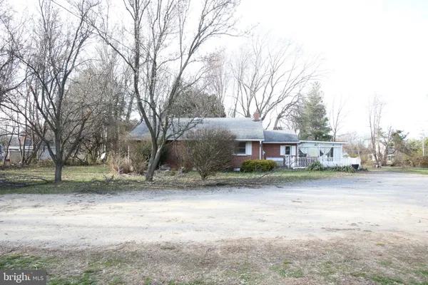 a view of a house with a yard and garage