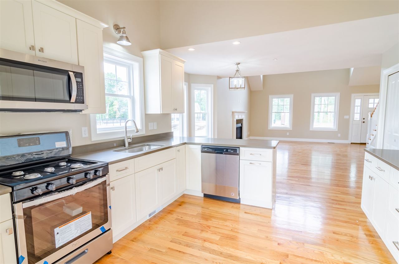 21 Catalpa Road Salem, NH 03079 - Photo 7 of 15