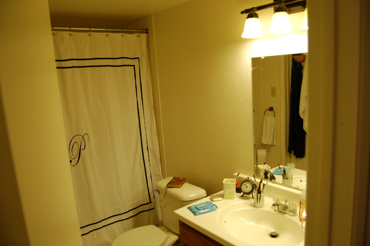7950 East Camelback Road, Unit 107 Scottsdale, AZ 85251 - Photo 12 of 18 Bathroom
