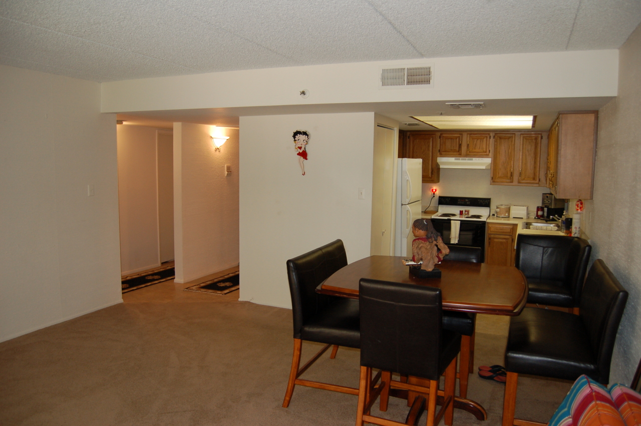 7950 East Camelback Road, Unit 107 Scottsdale, AZ 85251 - Photo 3 of 18 Dining kitchen
