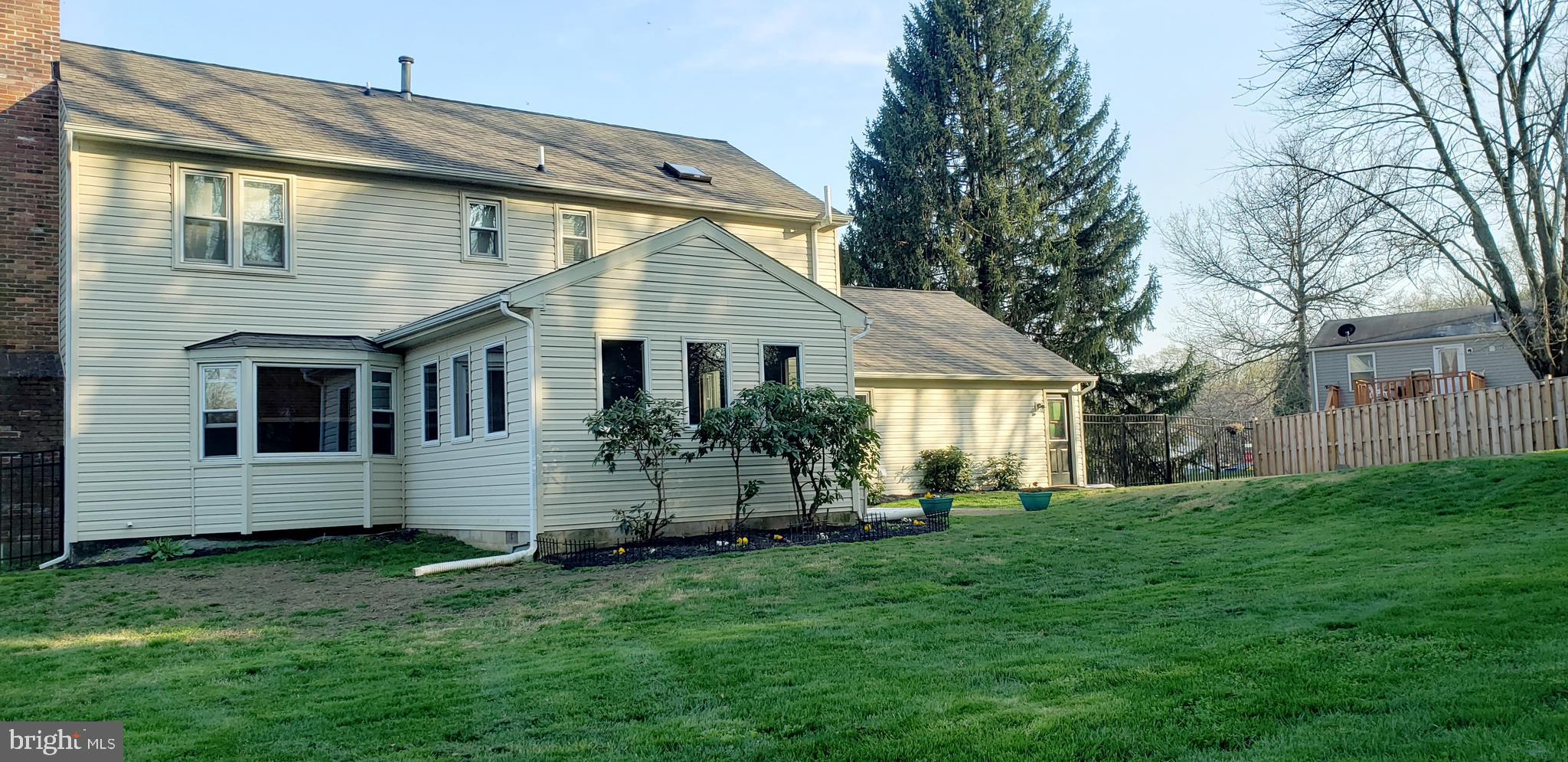15604 Evesham Place Silver Spring, MD 20905 - Photo 4 of 62 Gallery Image 4
