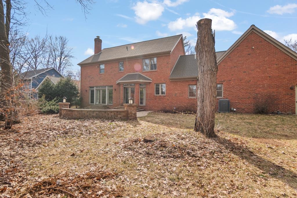 2071 Shady Lane Ashwaubenon, WI 54313 - Photo 6 of 47