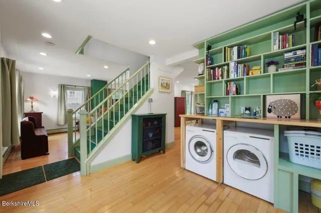 a view of washer and dryer in a room
