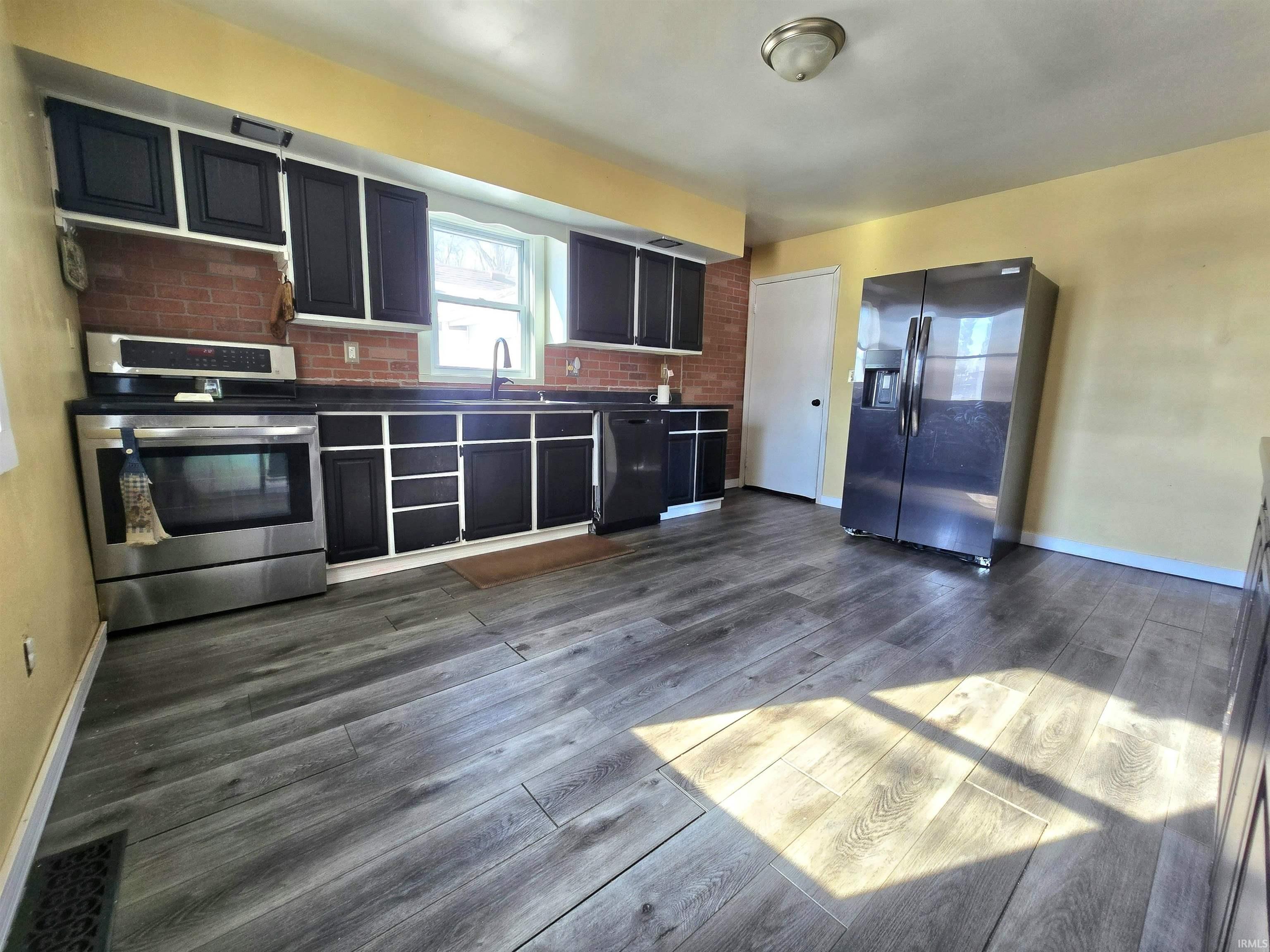 230 East Chestnut Street Waterloo, IN 46793 - Photo 9 of 36