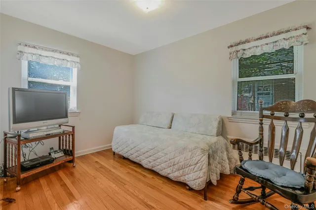 $959,000 | 908 6th Avenue, New Hyde Park, NY 11040