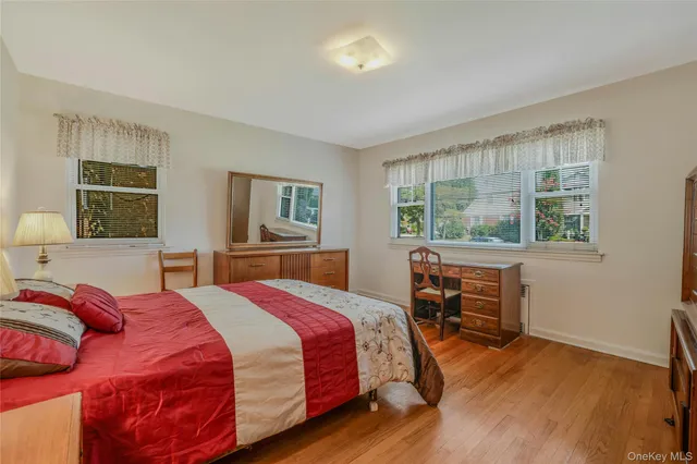 $959,000 | 908 6th Avenue, New Hyde Park, NY 11040