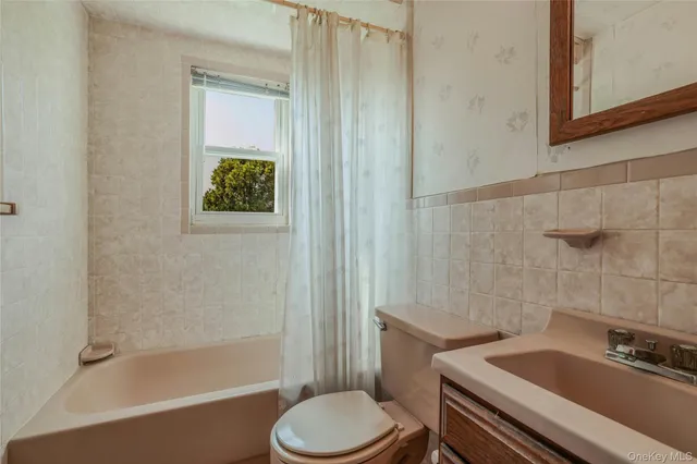 $959,000 | 908 6th Avenue, New Hyde Park, NY 11040