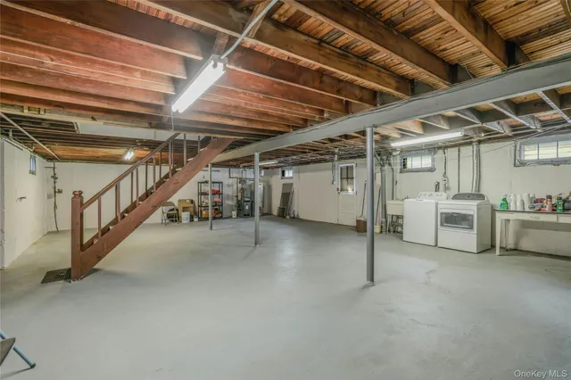 $959,000 | 908 6th Avenue, New Hyde Park, NY 11040