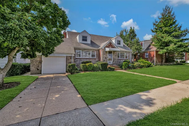 $959,000 | 908 6th Avenue, New Hyde Park, NY 11040