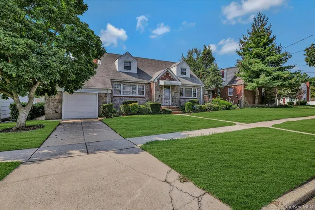 $959,000 | 908 6th Avenue, New Hyde Park, NY 11040