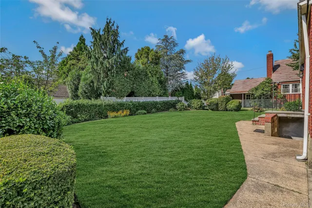 $959,000 | 908 6th Avenue, New Hyde Park, NY 11040