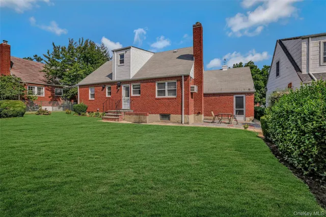 $959,000 | 908 6th Avenue, New Hyde Park, NY 11040