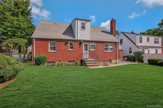 $959,000 | 908 6th Avenue, New Hyde Park, NY 11040