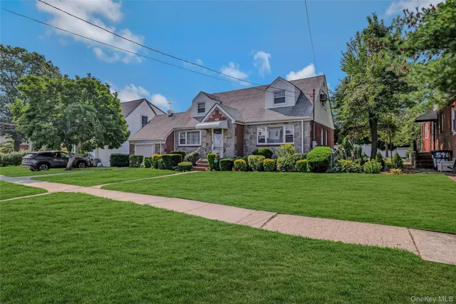 $959,000 | 908 6th Avenue, New Hyde Park, NY 11040