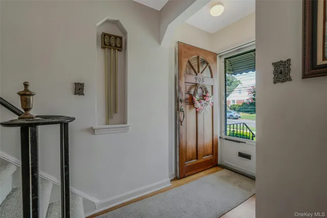 $959,000 | 908 6th Avenue, New Hyde Park, NY 11040