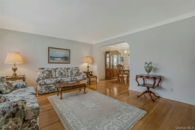 $959,000 | 908 6th Avenue, New Hyde Park, NY 11040