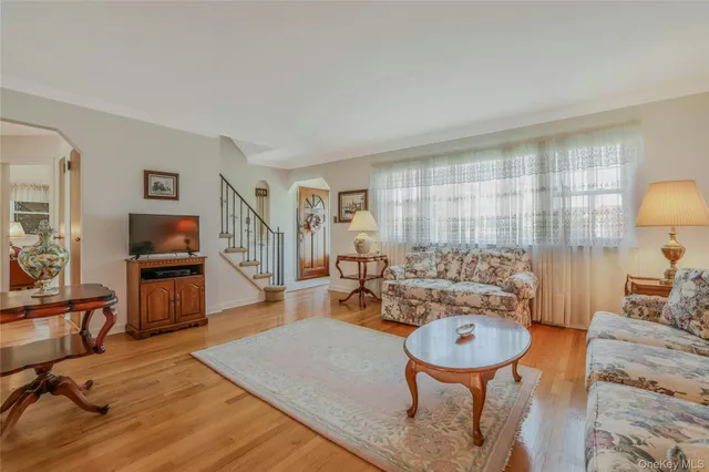 $959,000 | 908 6th Avenue, New Hyde Park, NY 11040