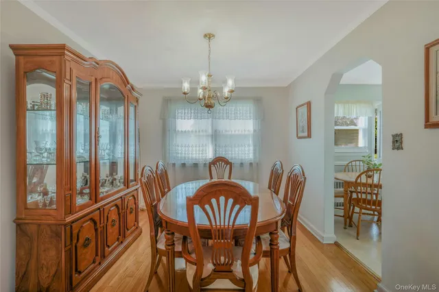 $959,000 | 908 6th Avenue, New Hyde Park, NY 11040