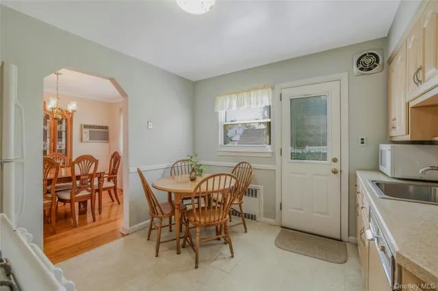 $959,000 | 908 6th Avenue, New Hyde Park, NY 11040