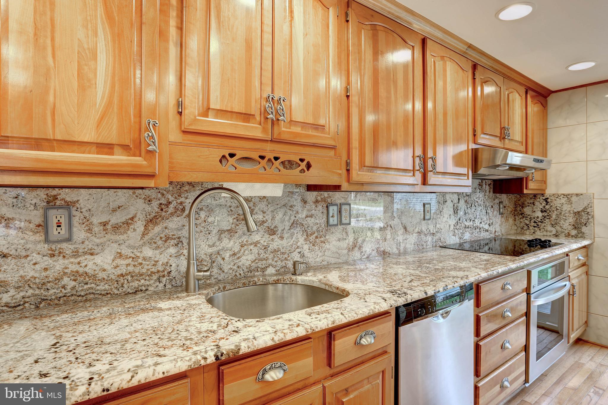 9451 Keepsake Way Columbia, MD 21046 - Photo 13 of 54 Kitchen