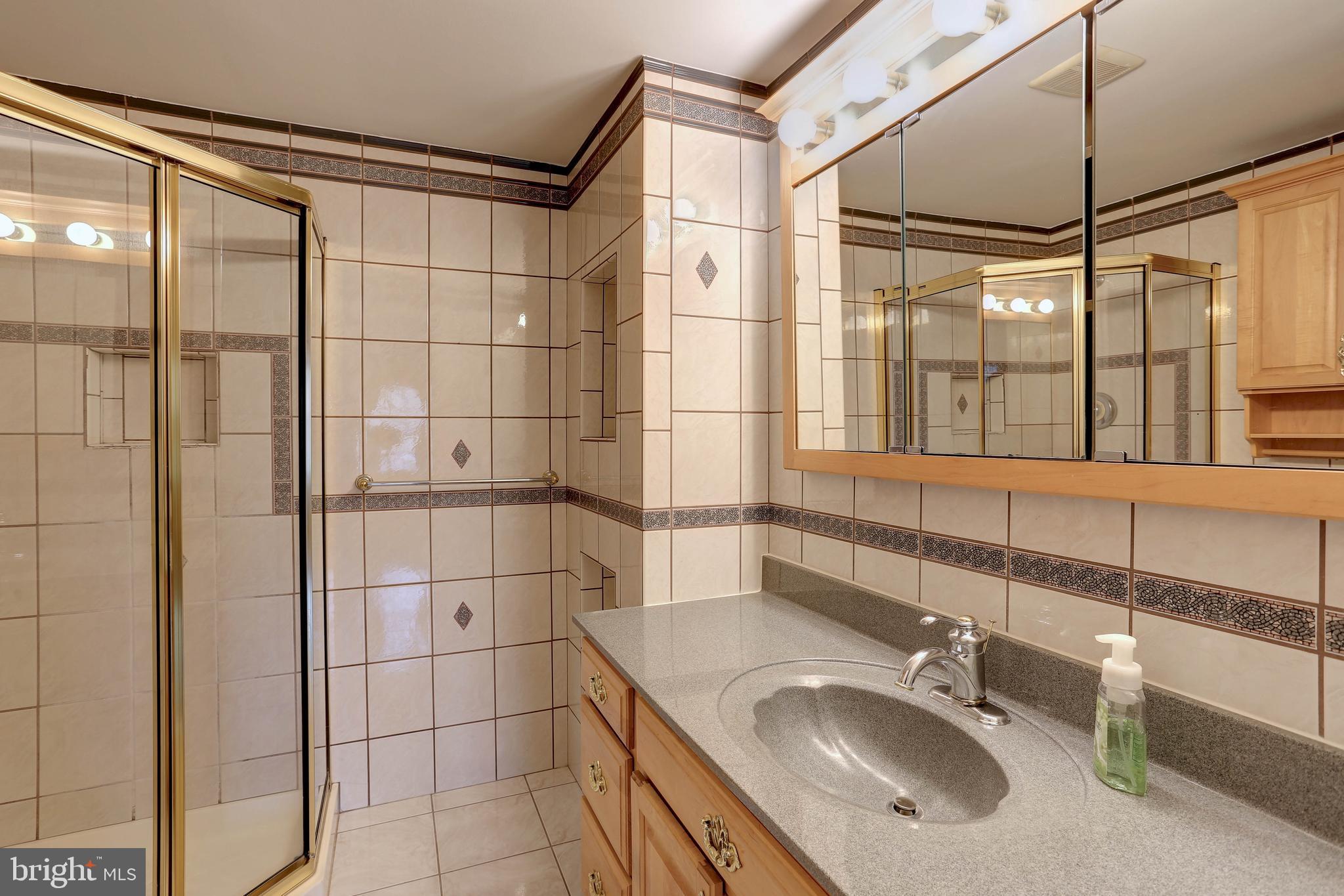 9451 Keepsake Way Columbia, MD 21046 - Photo 27 of 54 Primary Bath