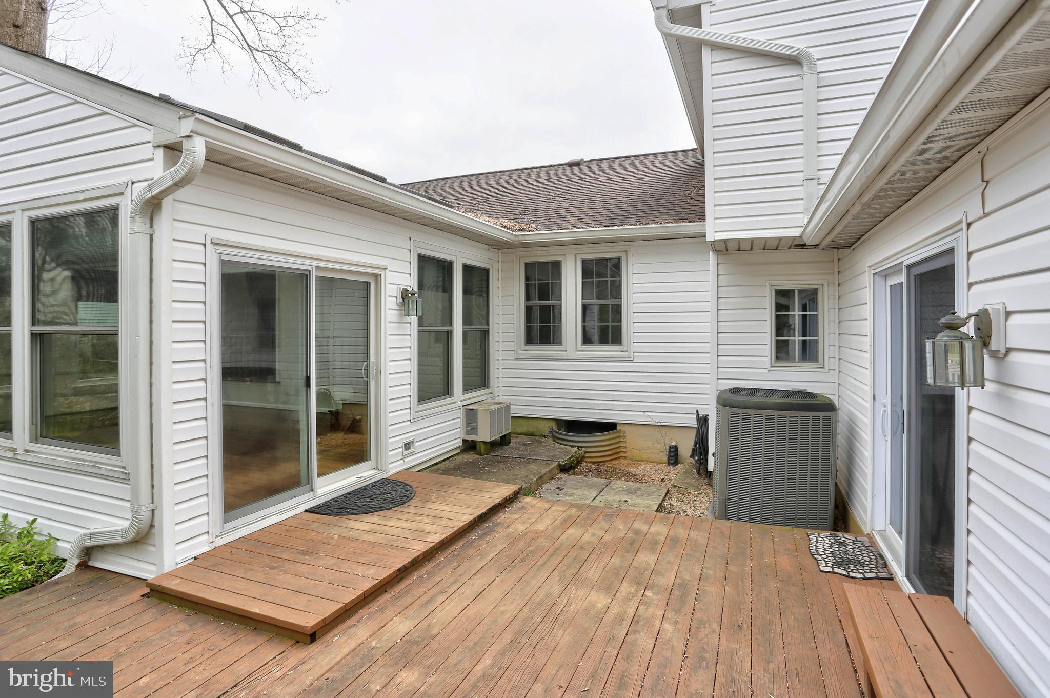 9451 Keepsake Way Columbia, MD 21046 - Photo 47 of 54 Back Deck