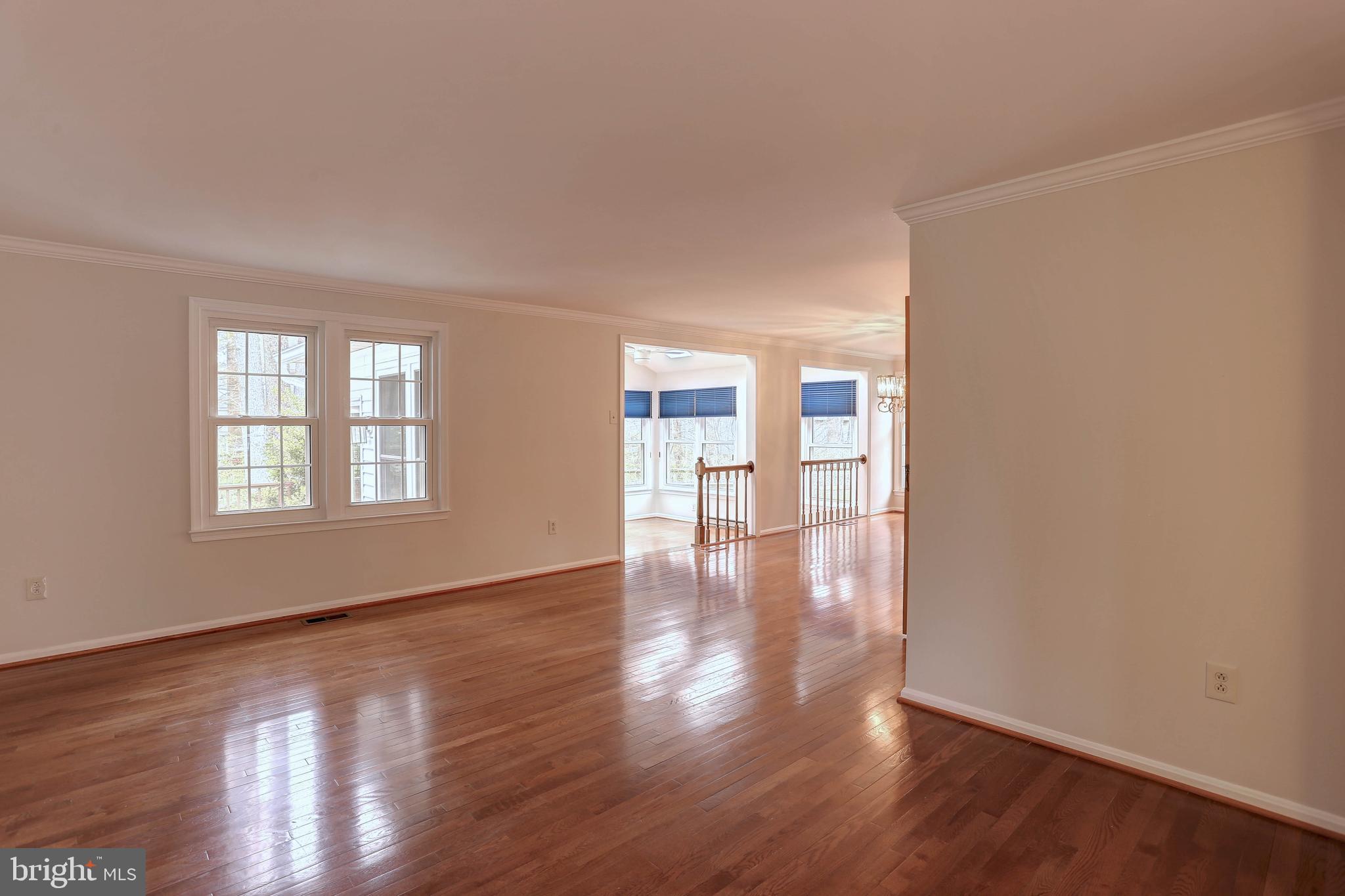 9451 Keepsake Way Columbia, MD 21046 - Photo 5 of 54 Living Room