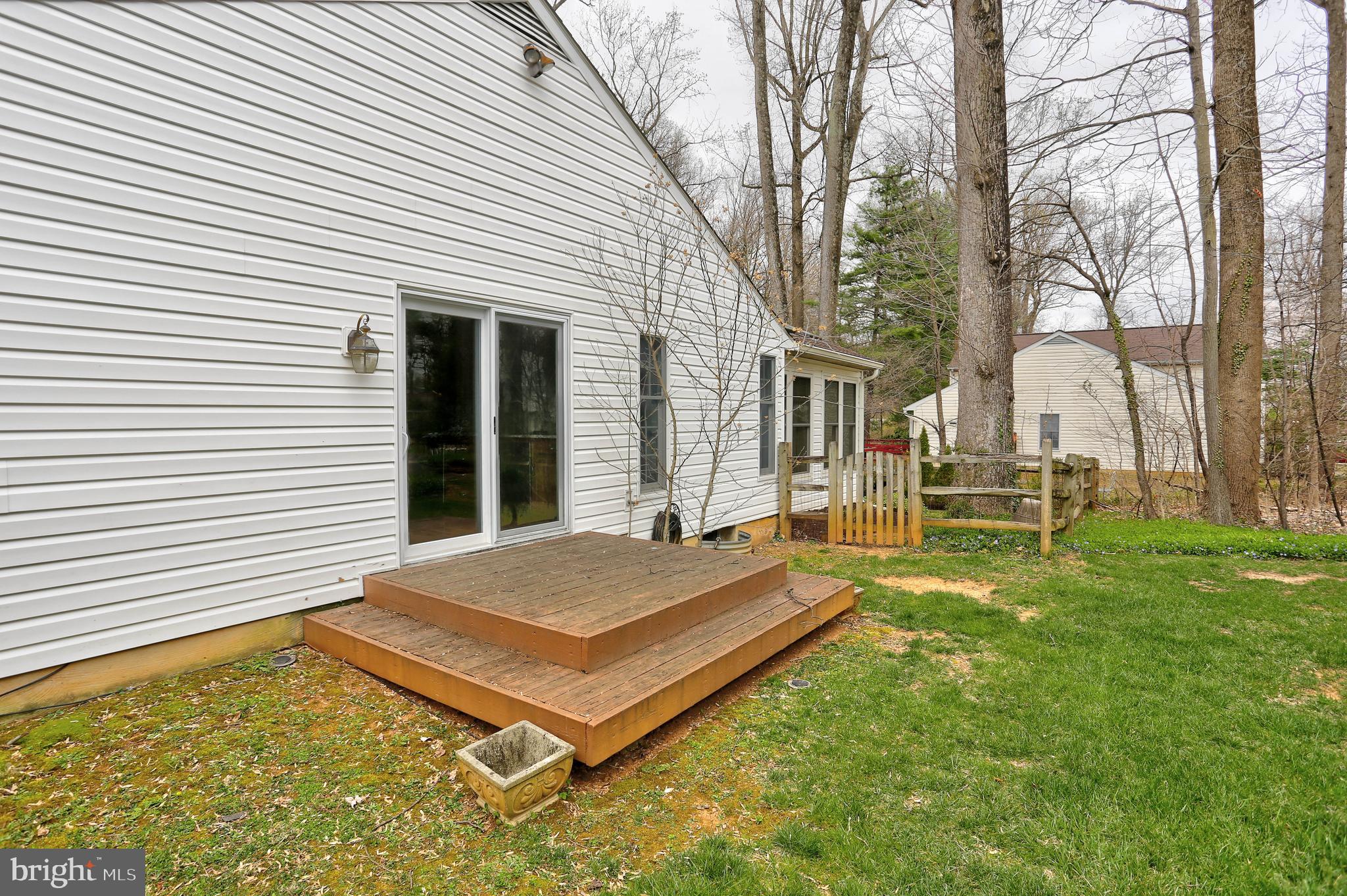 9451 Keepsake Way Columbia, MD 21046 - Photo 52 of 54 Side Deck