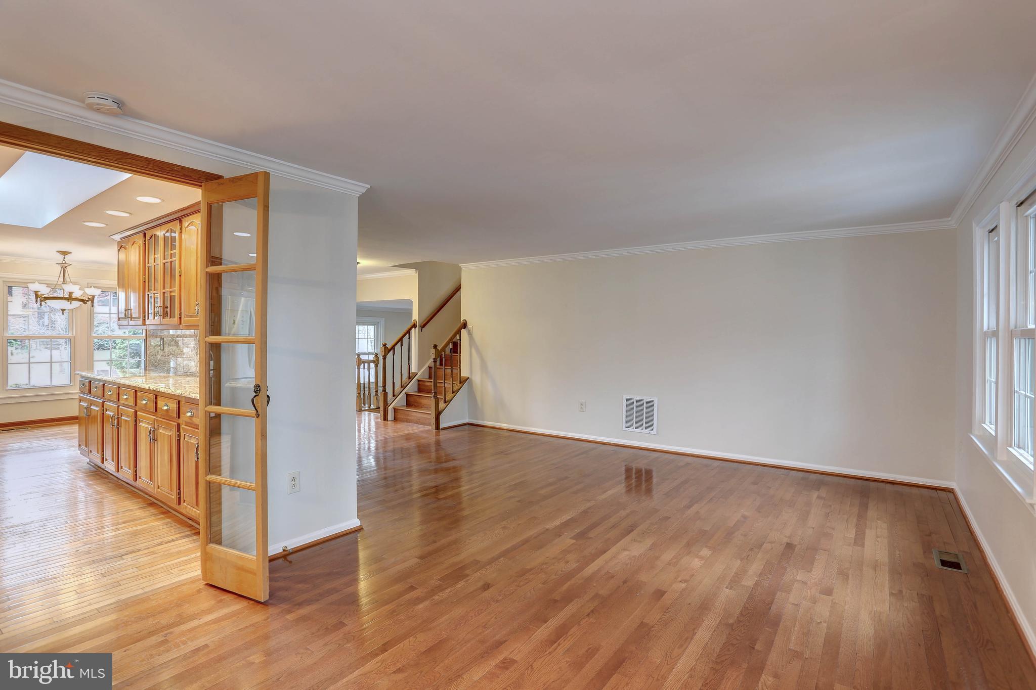 9451 Keepsake Way Columbia, MD 21046 - Photo 7 of 54 Dining Room/Living Room