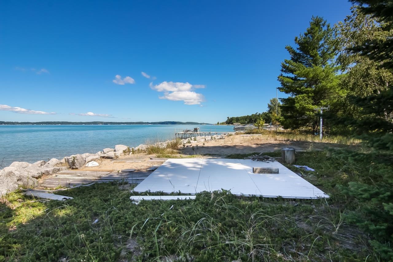 6981 Deepwater Point Road Williamsburg, MI 49690 - Photo 7 of 49 1903664-6.JPG