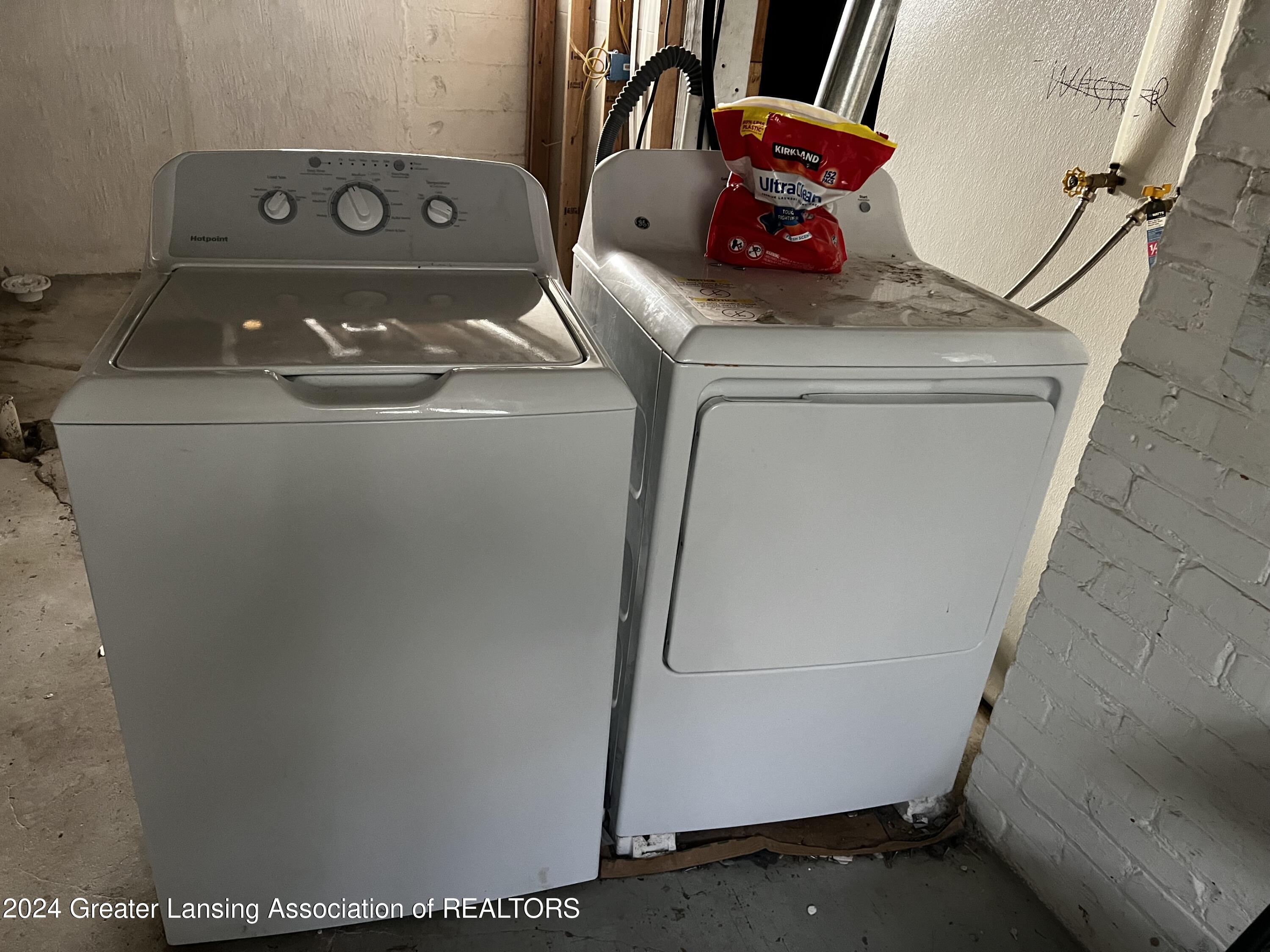 2208 South Rundle Avenue Lansing, MI 48910 - Photo 11 of 14 Rundle washer and dryer